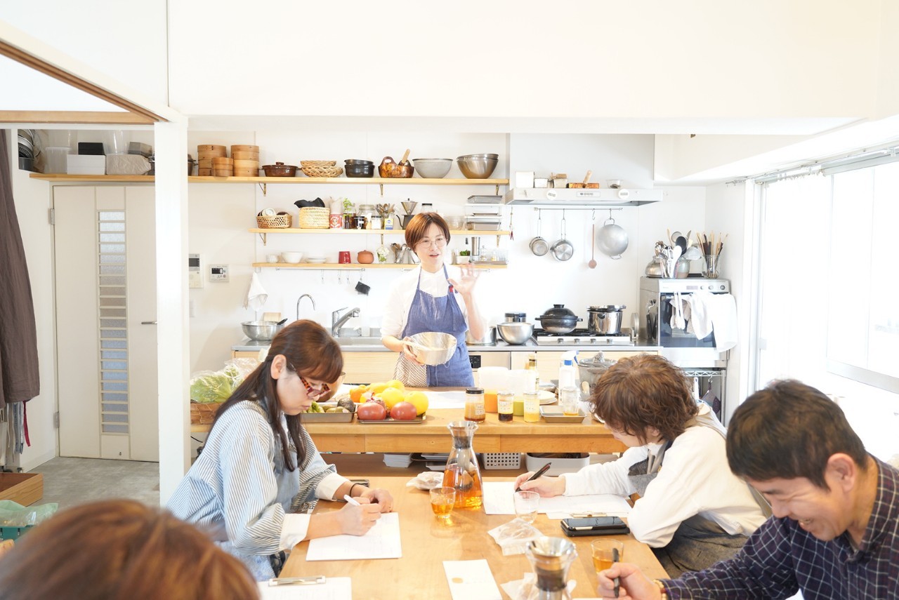 今月の仕事に生かす「やさい塾」はラボ。「サラダ、ドレッシング、スープ」のレシピ作り方と年間計画についてでした。