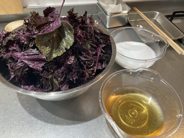 赤紫蘇と砂糖、酢